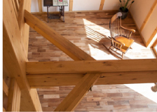 広々とした明るさ 吹き抜け空間