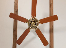 室内の空気を循環させる シーリングファン